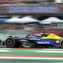 El piloto argentino de Williams, Franco Colapinto, corre durante el Gran Premio de la Ciudad de México en el autódromo Hermanos Rodríguez, en la Ciudad de México. | Foto:ALFREDO ESTRELLA / AFP