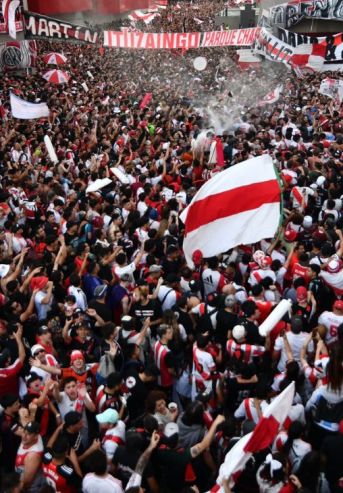 Banderazo de los hinchas de River