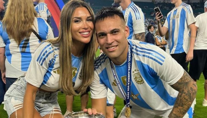 Balón de Oro 2024: el espectacular look de Agustina Gandolfo para acompañar a Lautaro Martínez