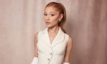 El look al estilo años 50 de Ariana Grande por Versace