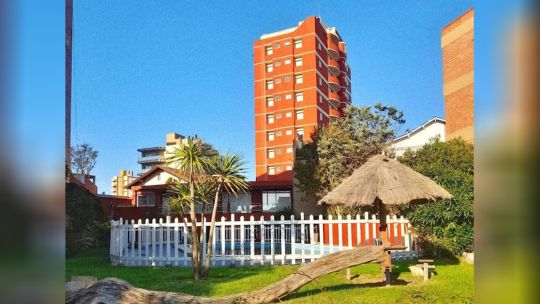 Villa Gesell: se derrumbó un edificio de diez pisos y buscan personas entre los escombros