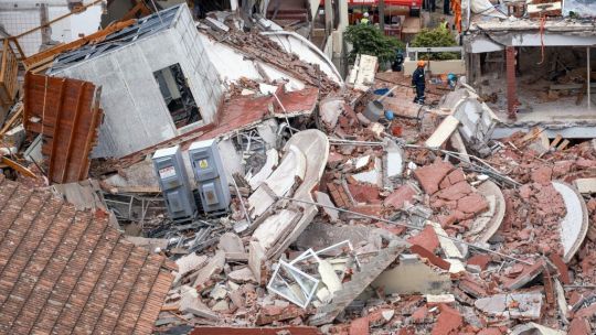 Derrumbe en Villa Gesell: los rescatistas están "muy cerca de otras dos víctimas" y disminuyen las esperanzas de encontrar sobrevivientes