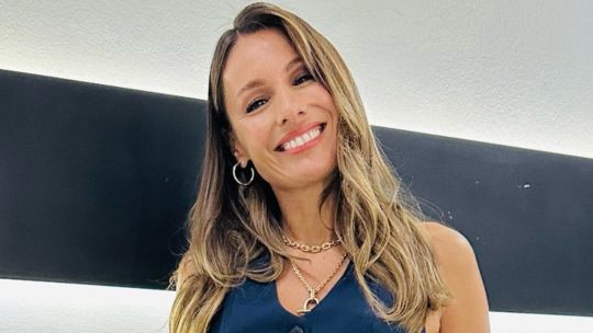 Pampita tiene el look de sastre ideal para ir a la oficina 