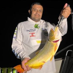 De día como de noche, Baradero pagó con dorados y buenos patíes. 