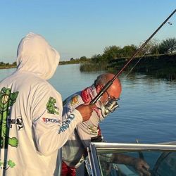 De día como de noche, Baradero pagó con dorados y buenos patíes. 