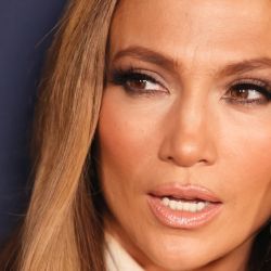 La actriz y cantante estadounidense Jennifer Lopez asiste a la sesión fotográfica de "Unstoppable" durante el AFI Fest en los TCL Chinese Six Theatres en Hollywood. | Foto:ETIENNE LAURENT / AFP