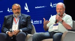 El cotitular de la CGT, Héctor Daer, y el secretario general de UPCN, Andrés Rodríguez, durante la AmCham Summit