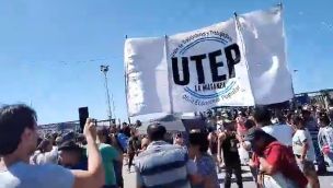Protesta de Unión de Trabajadores de la Economía Popular (utep) frente al predio de Mercado Libre en La Matanza