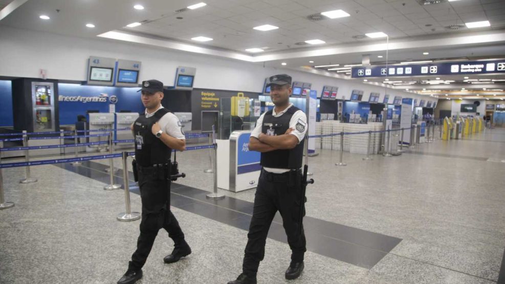 Sindicatos del transporte inician un paro que dejará al país sin servicio de trenes, subtes y aviones