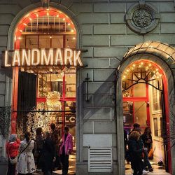 El local de Landmark está ubicado en Arenales 1251.