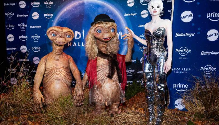 Heidi Klum se consagra como la reina de Halloween con un espectacular disfraz de extraterrestre