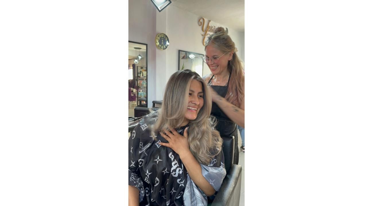 Yesica Carricaburo: Estilista, Colorista y te asesoro en tu cambio de look. ¡Me encanta dejarte hermosa!