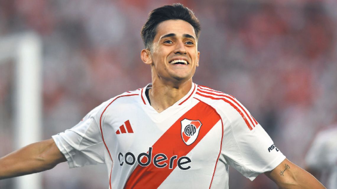 River Plate beat Banfield, find relief after cup defeat