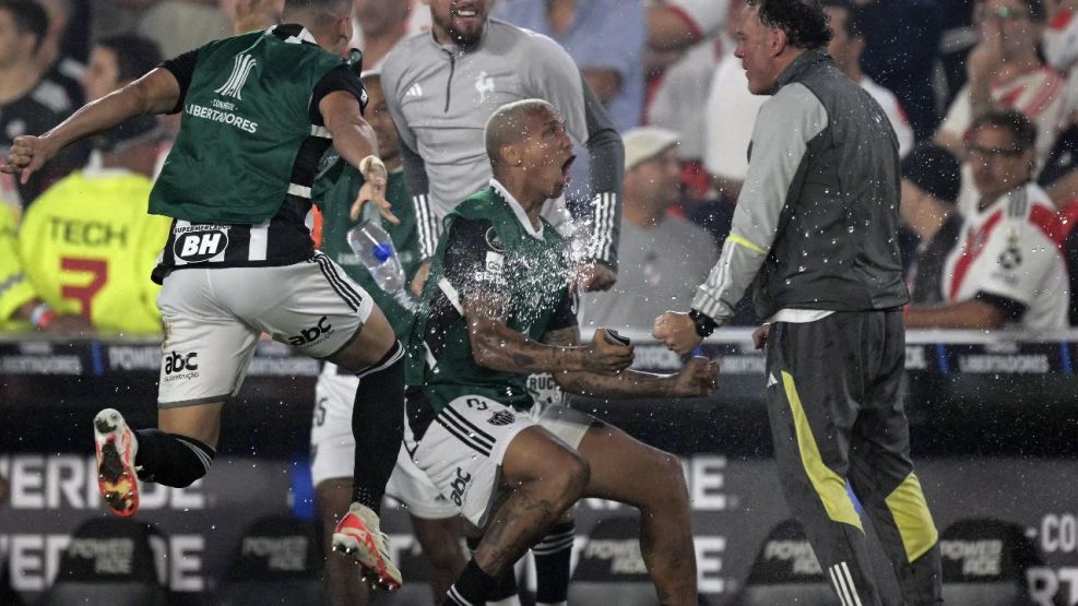 Gabriel Milito y el festejo del Mineiro ante River.