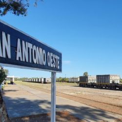 Desde mayo, el servicio solo une a San Antonio Oeste con Bariloche. 