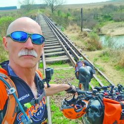 El último kilómetro lo tuve que hacer a pie por el tamaño de la piedra suelta que había en el trazado.