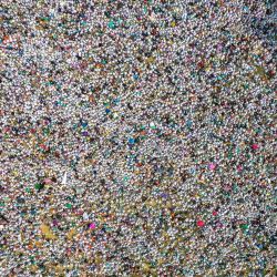 Una vista aérea muestra a devotos musulmanes reunidos durante una manifestación organizada por el National Ulema Mashaikh Parishad (NUMP) de Bangladesh pidiendo la preservación de los valores y tradiciones fundamentales del grupo islámico Tablighi Jamaat, en Suhrawardy Udyan en Dhaka. | Foto:Abdul Goni / AFP