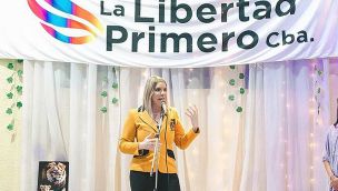 Veronica Sikora en acto libertario