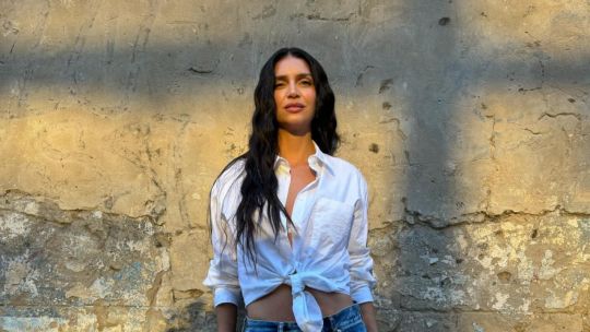 Zaira Nara tiene los jeans con recortes ideales para los días de verano 2025