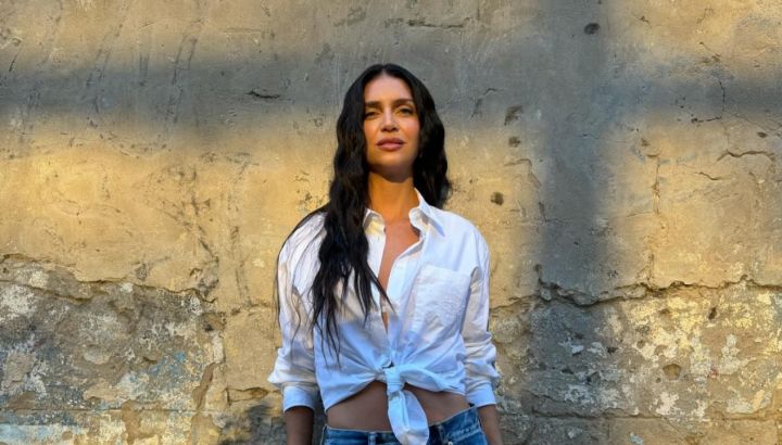 Zaira Nara tiene los jeans con recortes ideales para los días de verano 2025