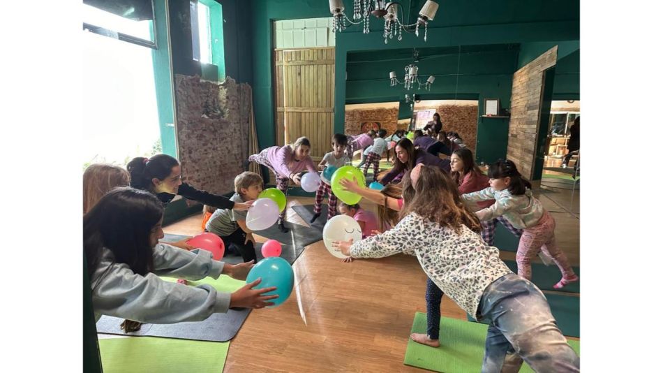 Yoga Kids: Un Viaje hacia el Desarrollo y Crecimiento Saludable de los Niños