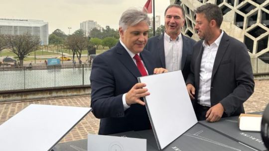 Llaryora celebró la instalación de 873 antenas Starlink en escuelas rurales: "¡Objetivo cumplido!"