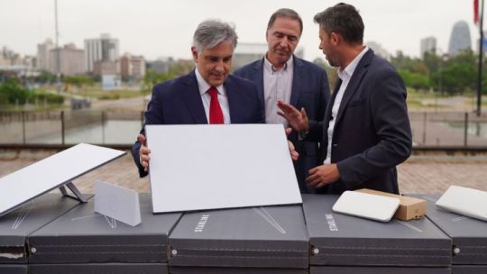 Córdoba recibió las antenas Starlink e instalará conectividad satelital en todas las escuelas rurales