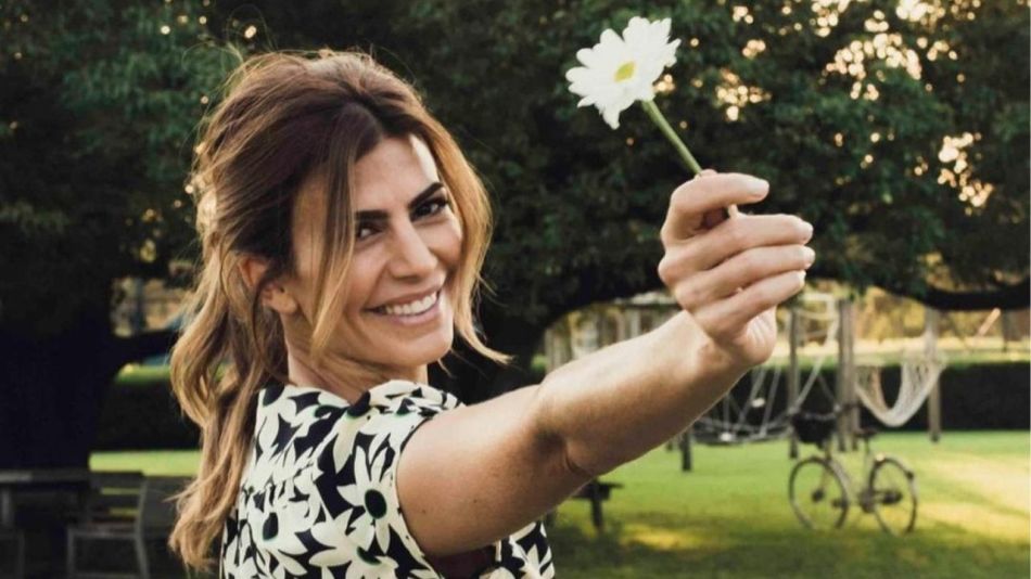 Juliana Awada tiene el look perfecto de oficina: jeans oxford y ...