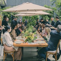 En medio de un ambiente natural el almuerzo contó con menú de cuatro pasos a cargo del chef Ícaro Rizzo.