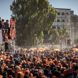 Los partidarios del principal partido de la oposición, Waddani, asisten a un mitin de campaña final en Hargeisa, antes de las elecciones presidenciales de Somalilandia de 2024. El autoproclamado estado de Somalilandia tiene previsto celebrar elecciones presidenciales y legislativas el 13 de noviembre de 2024, que se han pospuesto durante mucho tiempo. | Foto:LUIS TATO / AFP