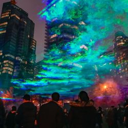 Imagen de una instalación de luz que simula las auroras boreales durante el Festival Lumiere 2024, en Vancouver, Columbia Británica, Canadá. | Foto:Xinhua/Liang Sen