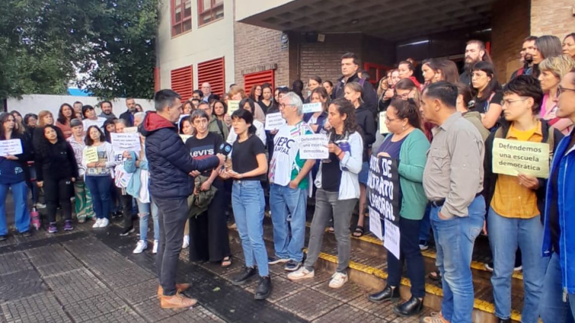 Toma del Colegio San José: estudiantes, padres y docentes defienden a una directora sancionada