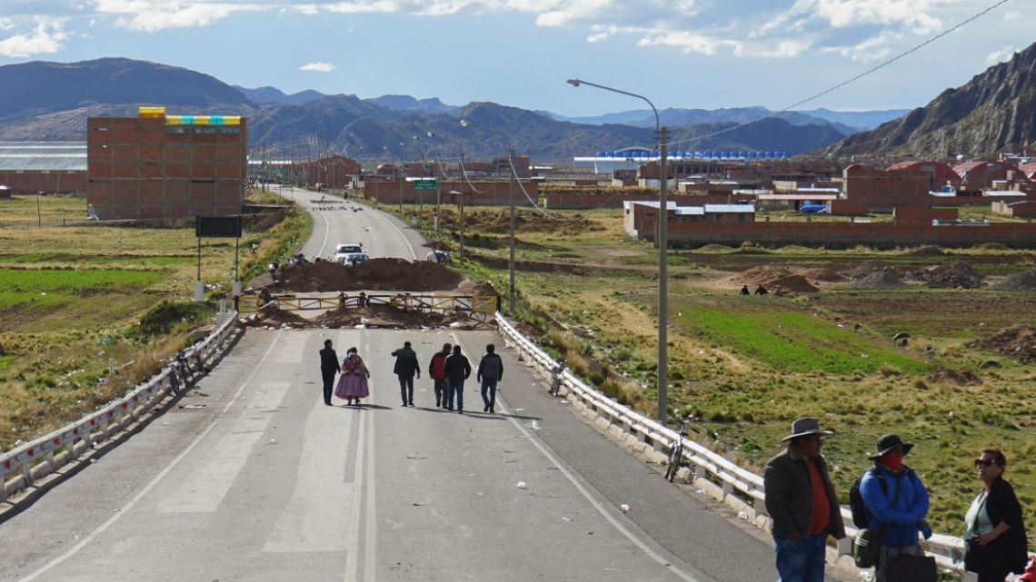 Immigration authorities expect large flows of immigrants from the slowing Bolivian economy.