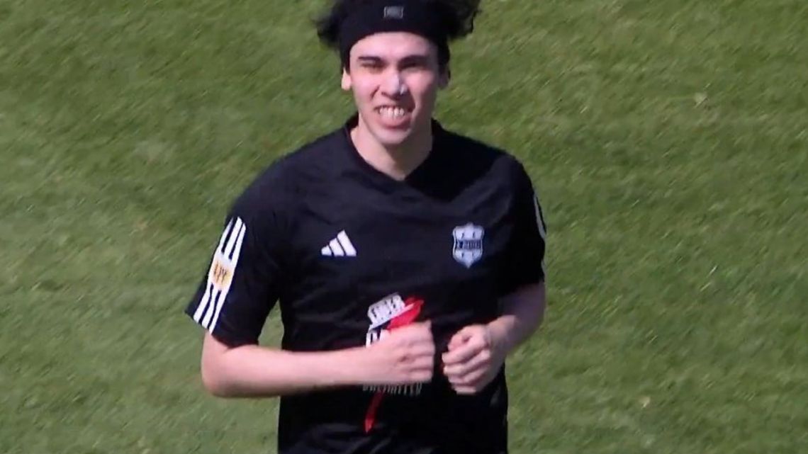 Luego de la polémica en el partido de Riestra ante Vélez, Spreen hizo ...