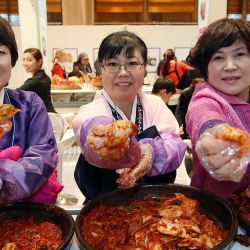 La preparación del kimchi es una actividad colectiva ancestral.