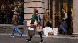 Holiday Shoppers As US Personal Spending Cools