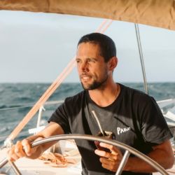 La iniciativa cuenta con el apoyo de varias ONGs y de Yago Lange, reconocido deportista olímpico y activista medioambiental.