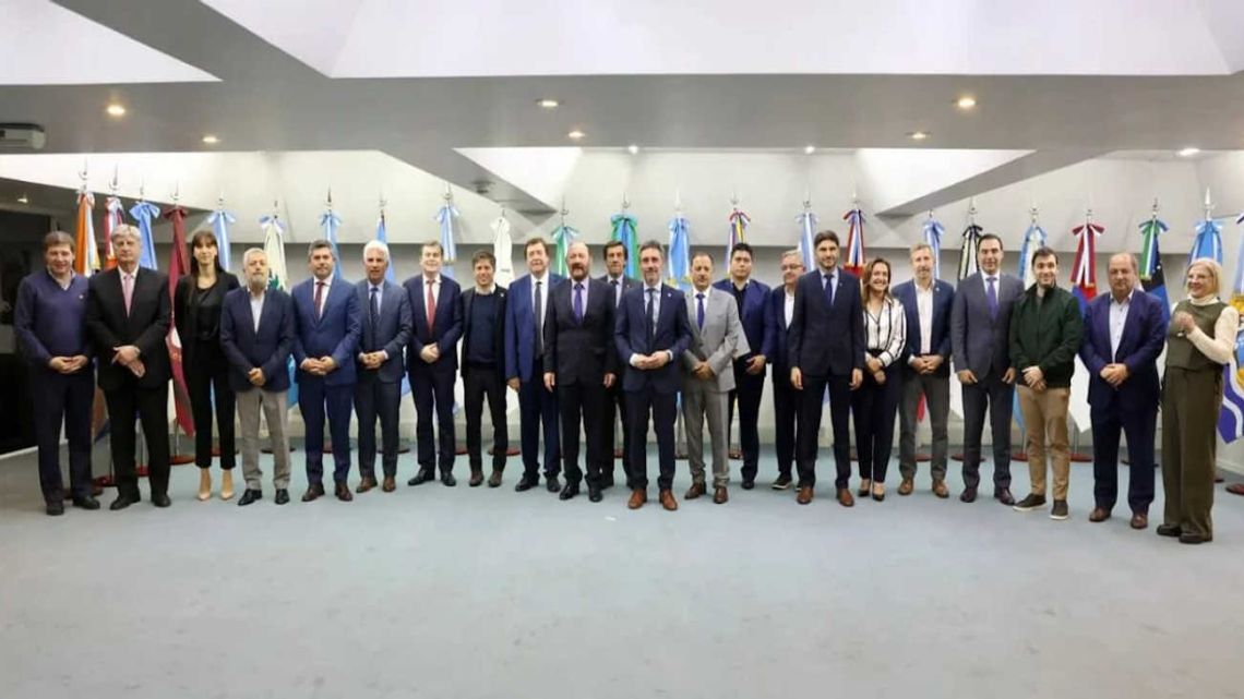 Los gobernadores se reúnen por la coparticipación pero advierten que “no es una cumbre anti Javier Milei”