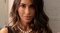 Antonela Roccuzzo da clases de estilo con un look monocromático y elegante