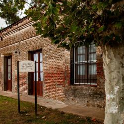 Bellocq nos espera con silencio y relax a partir de un alojamiento en una abadía histórica.