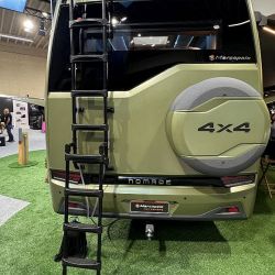 Impresionantes motorhomes 4x4 se exhibieron en la Expo que se está haciendo en Curitiba, Brasil.