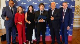 Javier Milei junto a Matt Schlapp, director de la Unión Conservadora de Estados Unidos, José Mallea, Mercy Schlapp, Soledad Cedro y Barry Bennett