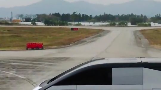 China presentó su primer auto volador