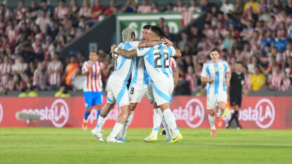 El festejo del gol de Lautaro Martínez ante Paraguay