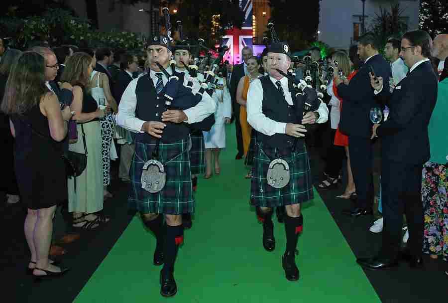 La Highland Thistle Pipe Band.