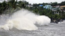 Filipinas espera la llegada del super-tifón "Man-Yi", al que los especialistas tildan de "potencialmente catastrófico".