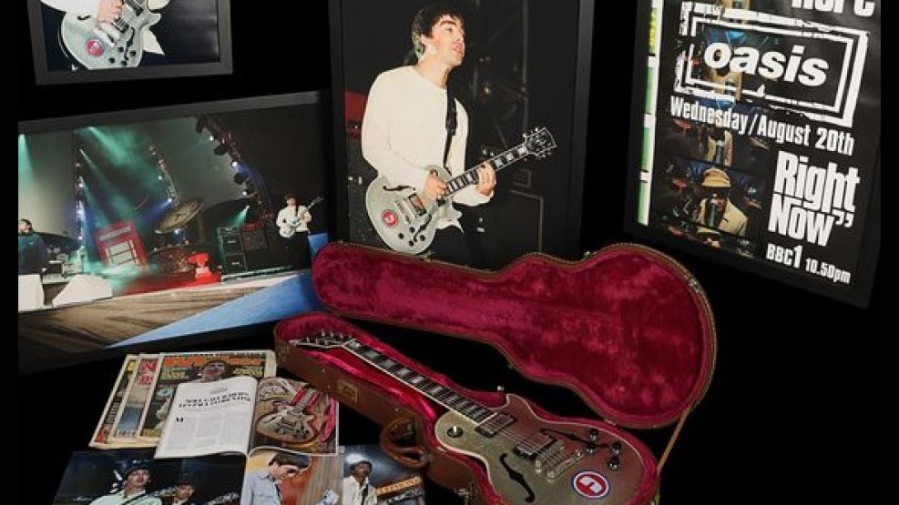 La guitarra Silver Sparkle Gibson Les Paul Florentine, que Noel Gallagher usó en Oasis en los 90, se vendió en 286 mil dólares.