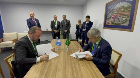 Luis Caputo y del ministro de energía de Brasil Alexandre Silveira 20241118