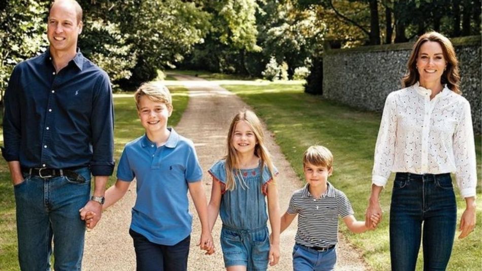 Los príncipes de Gales junto a sus hijos