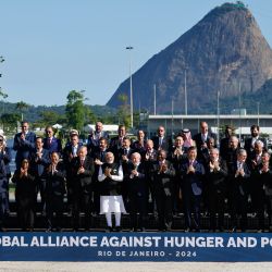 Los líderes que asisten al lanzamiento de la Alianza Global contra el Hambre y la Pobreza posan para una foto grupal después de la primera sesión de la Reunión de Líderes del G20 en Río de Janeiro, Brasil. | Foto:Ludovic Marin / AFP